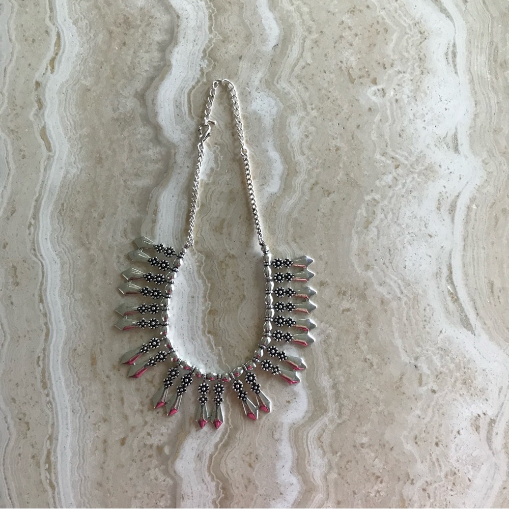 SHINY BRIGHT SILVER TONE UNIQUE NECKLACE